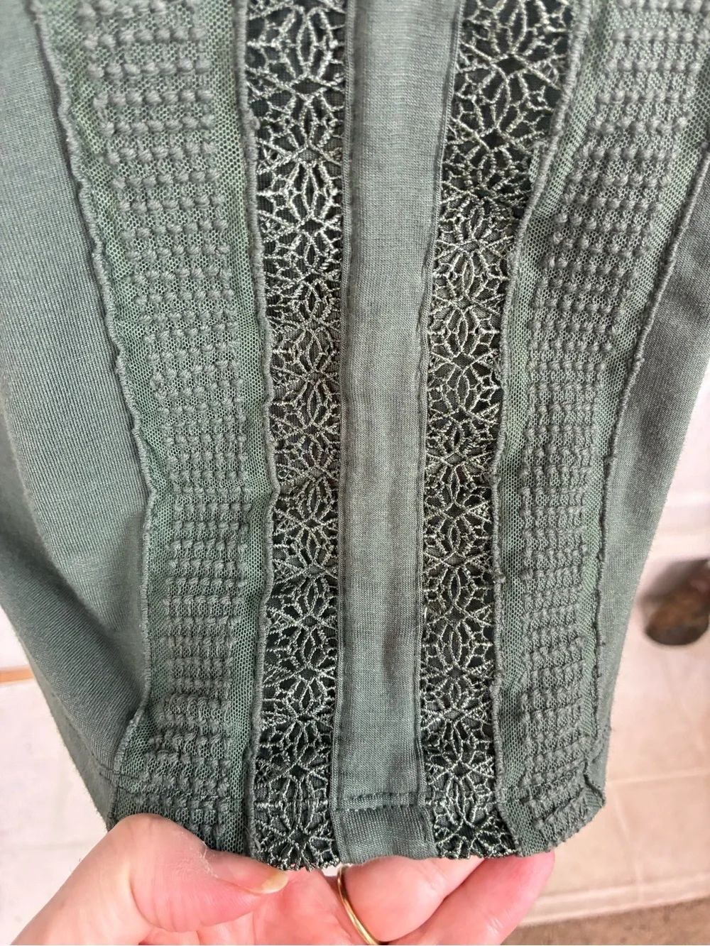 Cable & Gauge Olive Green Lace-Trim Cap Sleeve Top - Picture 4 of 8